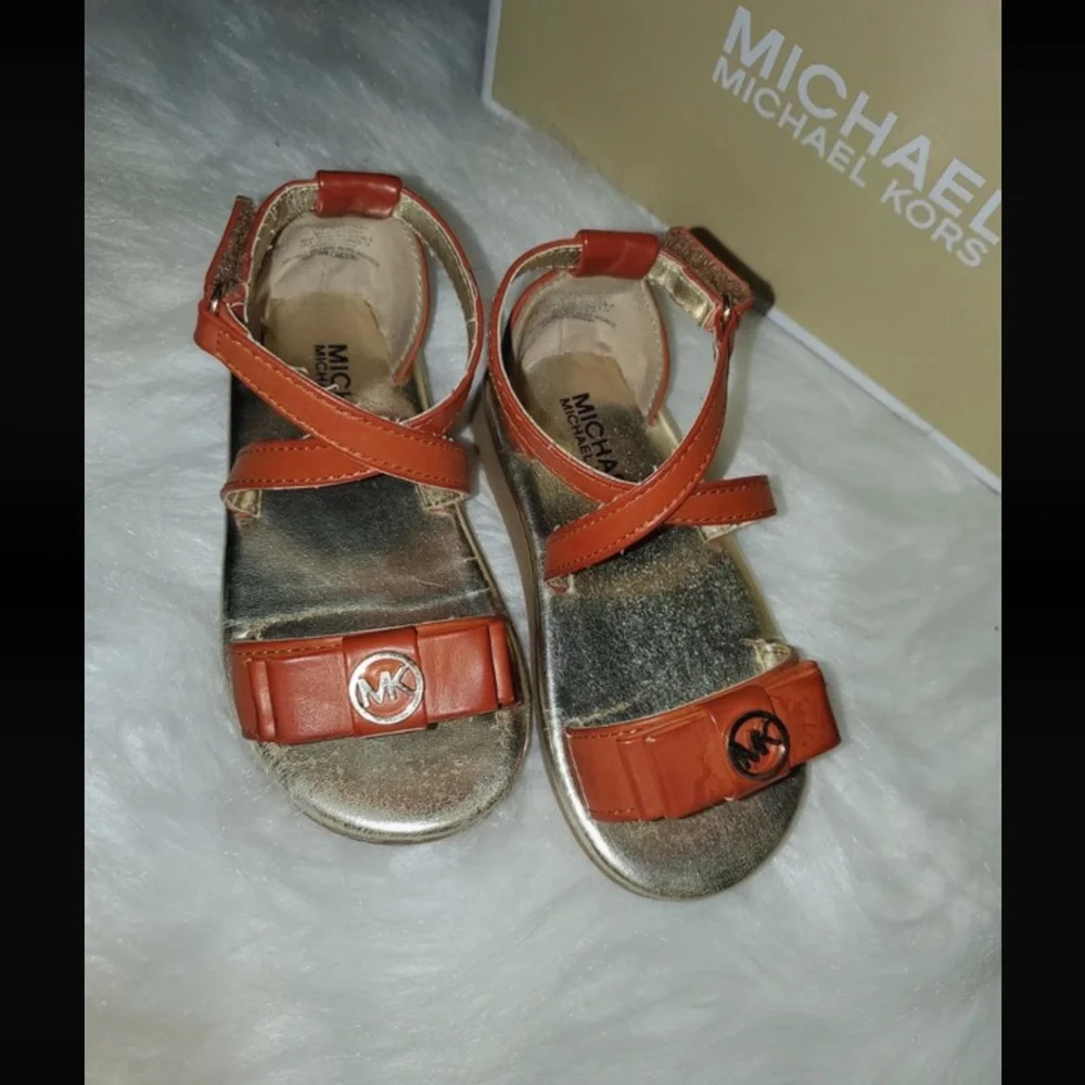 Girl’s Micheal Kors logo sandals 7c EUC